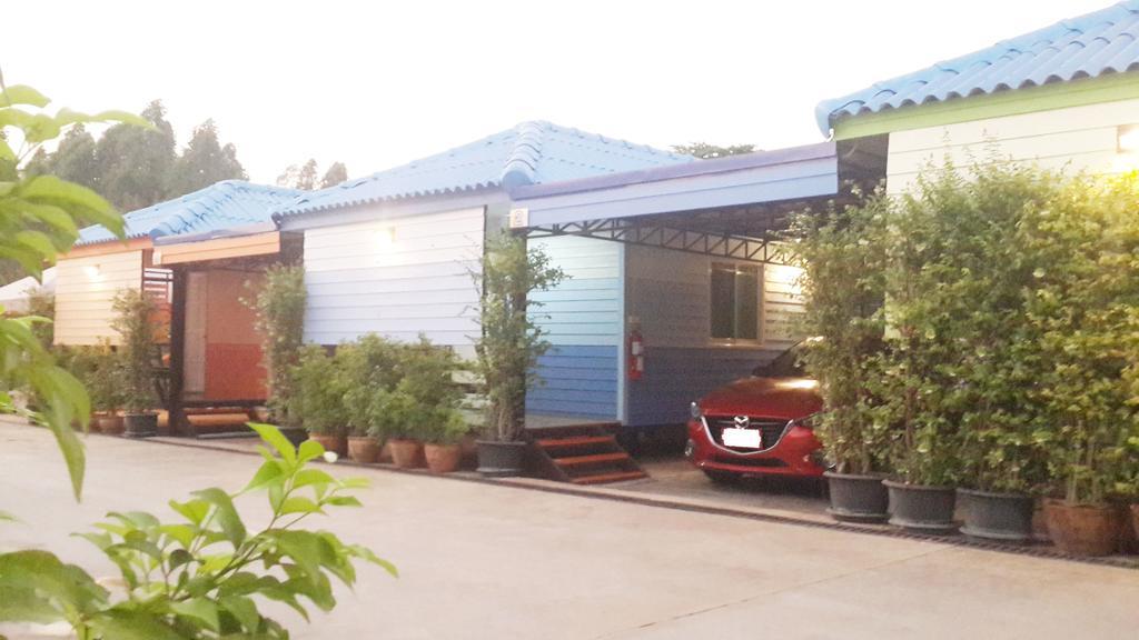 Hi Tech Resort Kabin Buri Экстерьер фото