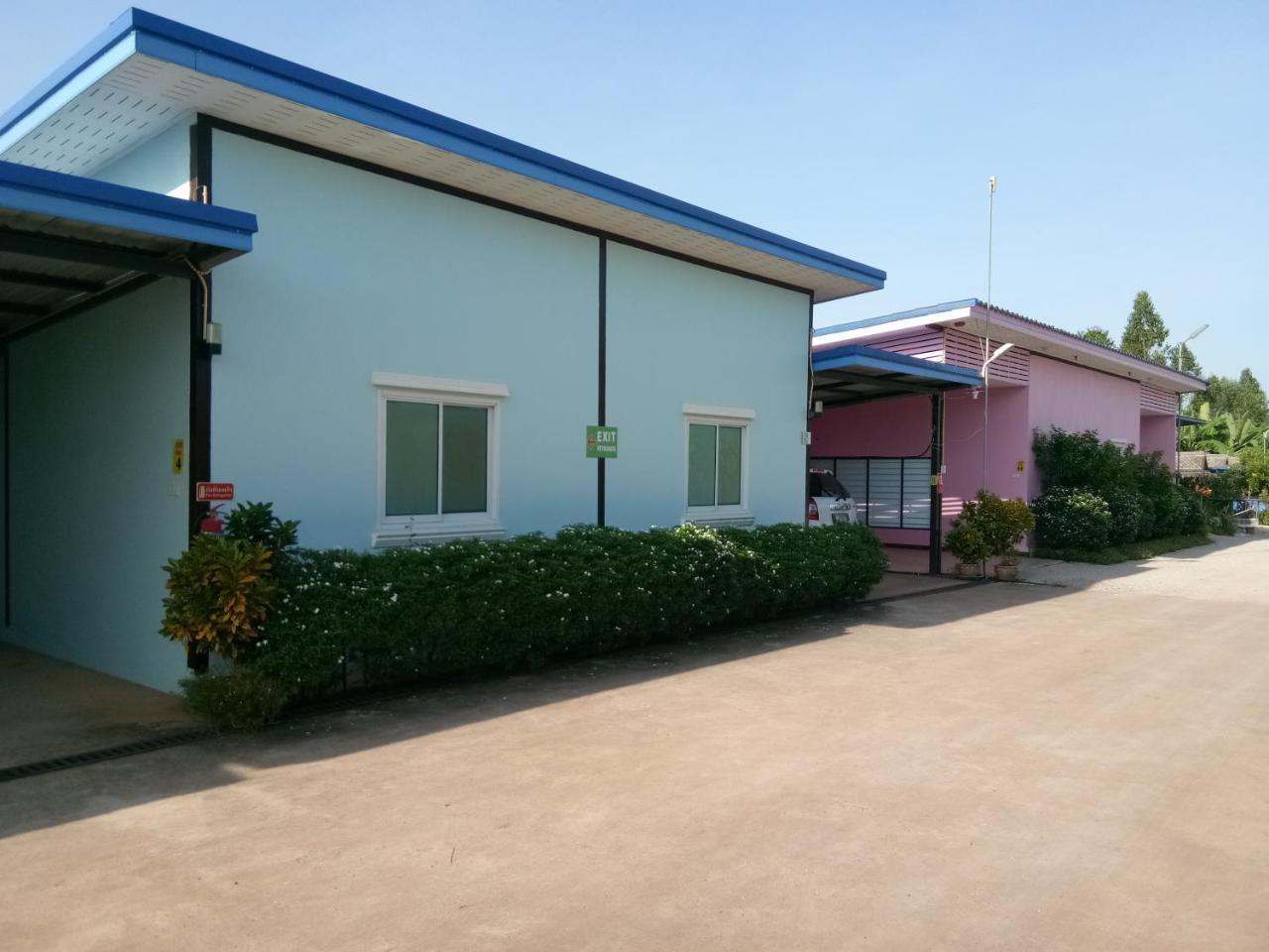 Hi Tech Resort Kabin Buri Экстерьер фото