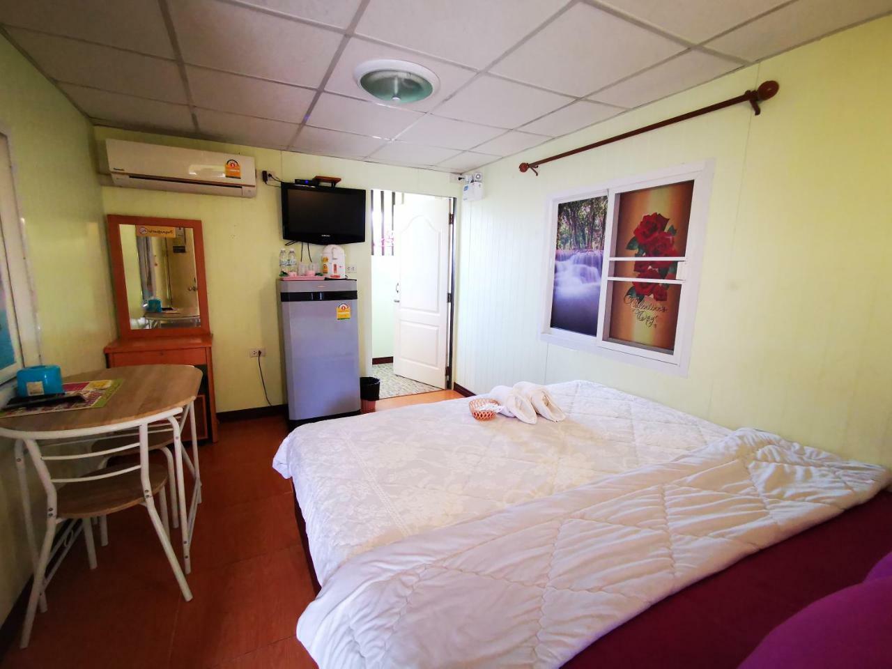 Hi Tech Resort Kabin Buri Экстерьер фото