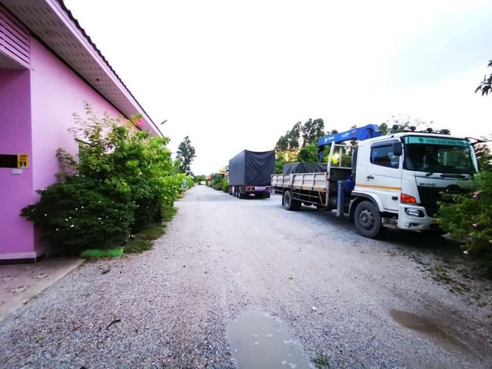 Hi Tech Resort Kabin Buri Экстерьер фото