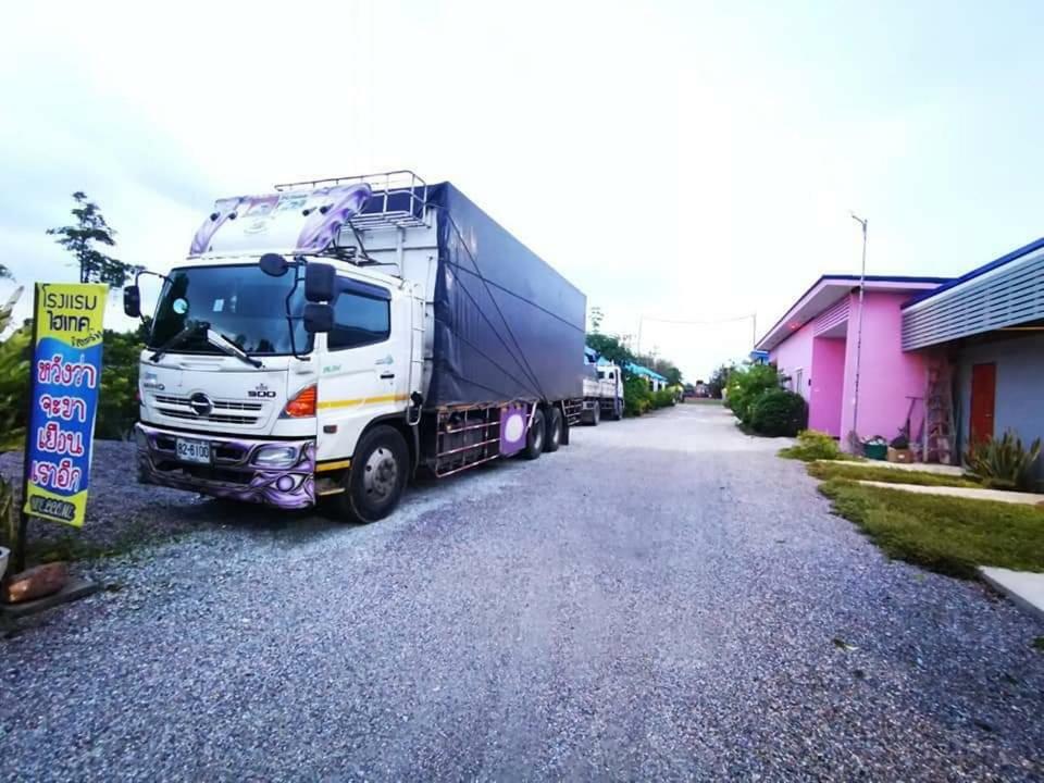 Hi Tech Resort Kabin Buri Экстерьер фото